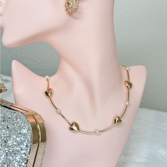 Gold Heart and Pearl Necklace - Picture 4 of 6